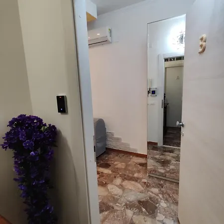 Apartment Robert's Sweet Station House B *